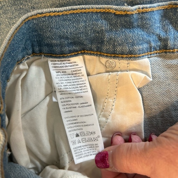 Signature Gold By Levi Strauss Co Shorts Women’s Size 24 Denim High Rise Raw Hem - Picture 9 of 13